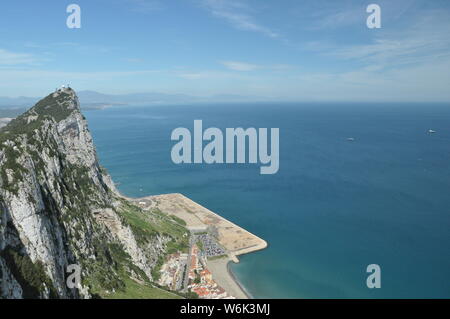Vue de dessus du détroit de Gibraltar et la mer Méditerranée. Banque D'Images