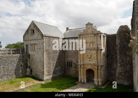 Historique Beaupre Manor, Cowbridge, Vale of Glamorgan Wales UK. Bâtiment classé grade 1. Manoir médiéval fortifié en ruines. Porche Renaissance Banque D'Images