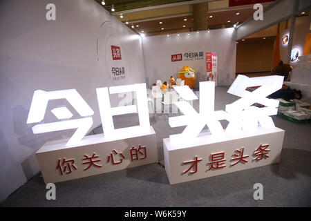 --FILE--Vue sur le stand de la plate-forme de contenus médias sociaux chinois Toutiao.com lors d'une exposition à Beijing, Chine, 25 janvier 2018. Une unité sous Banque D'Images