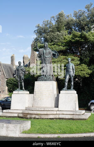 Le mémorial de guerre de Llandaff par Sir William Goscombe John dans Llandaff Cardiff pays de Galles Royaume-Uni grade II Banque D'Images