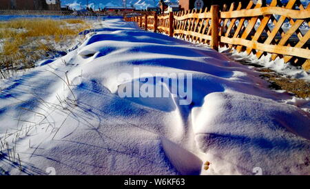 Les manteaux de neige sur Balikun, comté de Hami, ville du nord-ouest de la Chine, la Région autonome du Xinjiang Uygur, 26 décembre 2017. *** *** Légende locale Banque D'Images