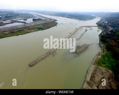 Vue aérienne de la Phase 2 de l'excavation de la propriété de bateaux coulés leader paysan Zhang Xianzhong (Chang Hsien-chung) de la fin de la dynastie Ming (1 Banque D'Images