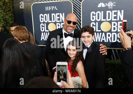 Acteur américain acteur américain Dwayne 'The Rock' Johnson arrive sur le tapis rouge pour le 75e Golden Globe Awards à Los Angeles, Californie, États-Unis, 7 Banque D'Images