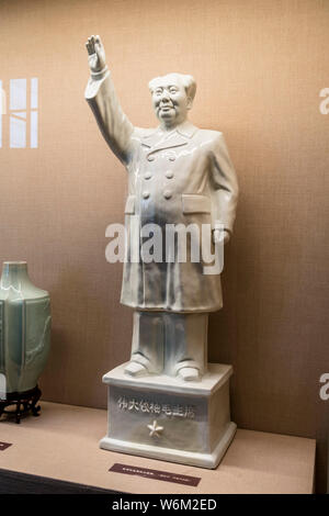 Une sculpture de l'ancien président Mao Zedong est sur l'affichage à l'ancienne résidence de Mao Zedong en 1920 à Shanghai, Chine, 2 janvier 2018. L'exposition hal Banque D'Images