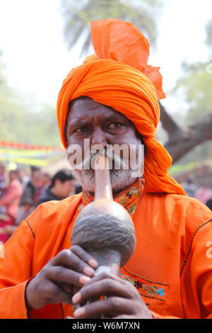Snake charmer playing pungi at Surajkund Crafts Mela, Surajkund, Faridabad, Haryana, India Stock Photo