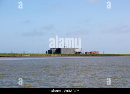 Croisière en bateau Lady Florence River Ore, Orford Ness, Suffolk, Angleterre BBC World Service radio bâtiment émetteur Banque D'Images