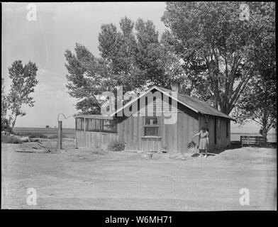 Topaze, Utah. Vues de vieille maison de ferme sur le Centre de l'Utah, Projet repris par six jeunes grou . . . ; Portée et contenu : la légende complète pour cette photographie se lit comme suit : Topaze, Utah. Vues de vieille maison de ferme sur le projet de centre de l'Utah, repris par les jeunes, six groupes comme camp d'...six miles de la topaze. Banque D'Images