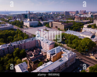 Vue panoramique vue aérienne du centre de la ville russe de Voronej et de la Place Lénine en journée d'été Banque D'Images