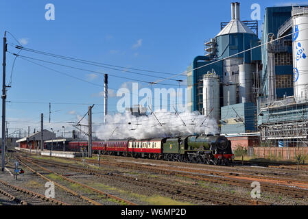 Royal Scot class locomotive à vapeur no.46100 Warrington Bank Quay tempêtes grâce à une station à Railtour spécial Carlise. Banque D'Images