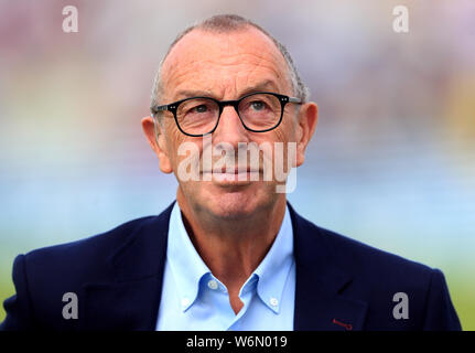 Sky commentateur sportif David Lloyd pendant deux jours des cendres test match à Edgbaston, Birmingham. Banque D'Images