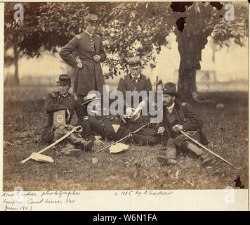 Fairfax, Virginie, d'un groupe de fonctionnaires à l'Administration centrale, de l'armée du Potomac, Palais de Fairfax. L'étude de l'art de la guerre. Banque D'Images