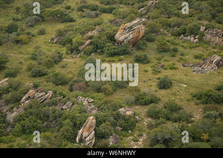 Vue aérienne de rock formation dans le sud de la steppe Masaï, Tanzanie Banque D'Images