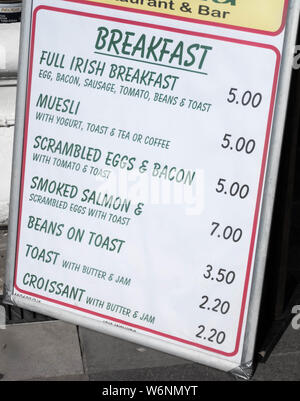 Menu de petit-déjeuner Bar à l'extérieur de l'Espagne. Banque D'Images