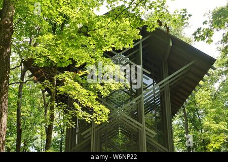 EUREKA SPRINGS, AK -28 JUIN 2019- Vue de la chapelle, un Thorncrown bois historique chapelle dans les bois d'Eureka Springs, Arkansas, inscrites à la nationa Banque D'Images