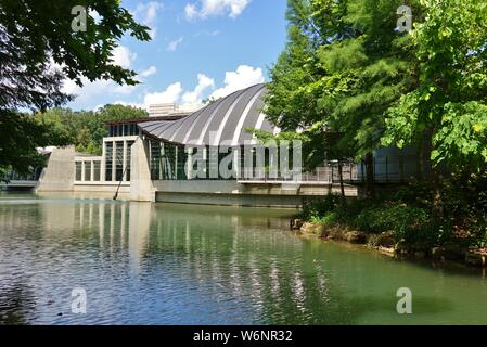 BENTONVILLE, ARKANSAS -28 JUIN 2019- Vue sur le Crystal Bridges Museum of American Art, construit par Alice Walton, héritier de la fortune de Walmart, Bent Banque D'Images