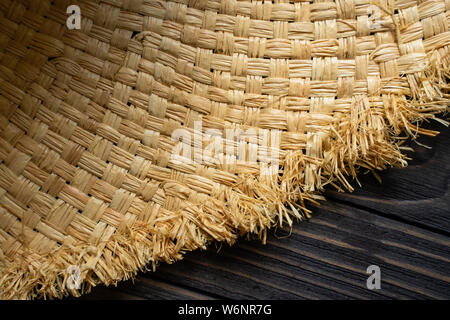 La texture du chapeau de paille. Fond vide en osier Banque D'Images