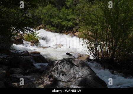 L'été en Californie : Chutes Cascade sur le ruisseau de craie Banque D'Images