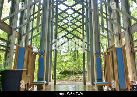 EUREKA SPRINGS, AK -28 JUIN 2019- Vue de la chapelle, un Thorncrown bois historique chapelle dans les bois d'Eureka Springs, Arkansas, inscrites à la nationa Banque D'Images