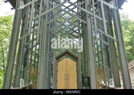 EUREKA SPRINGS, AK -28 JUIN 2019- Vue de la chapelle, un Thorncrown bois historique chapelle dans les bois d'Eureka Springs, Arkansas, inscrites à la nationa Banque D'Images