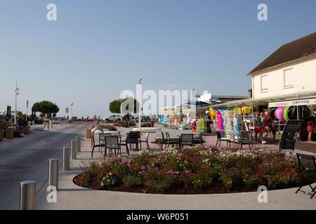 Calvados, Merville Franceville, avenue de la plage rénové en 2019 Banque D'Images