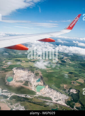 Dans la trajectoire de vol de l'aéroport de Manchester - Carrière de Peakdale, Dove Trous, Derbyshire, Royaume-Uni Banque D'Images