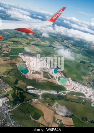 Dans la trajectoire de vol de l'aéroport de Manchester - Carrière de Peakdale, Dove Trous, Derbyshire, Royaume-Uni Banque D'Images