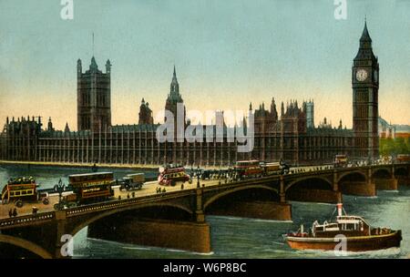 Le pont de Westminster et les chambres du Parlement, Londres, c1910. Vue sur le Palais de Westminster et la tour de l'horloge de Big Ben, du logement à la circulation sur le pont et un bateau à vapeur sur la Tamise. Carte postale. Banque D'Images