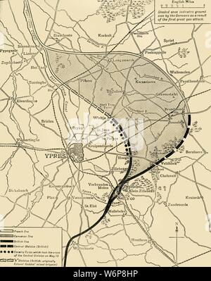 'L'Ypres avant et après la seconde bataille d'Ypres, 22 avril-mai 13', Première Guerre mondiale, 1915, c1920). Carte montrant la position des forces alliées autour d'Ypres en Belgique : français, canadiens et britanniques, le "Corps de cavalerie qui a pris la place de la division centrale sur mai13' et '"une division (à l'origine britannique ; le colonel Geddes brigade mixte)'. La zone ombrée indique 'terre gagnée par les Allemands à la suite de la première grande attaque au gaz." dans "la Grande Guerre - une histoire" Volume III, édité par Frank UN Mumby. [Le Gresham Publishing Company Ltd, London, c1920] Banque D'Images