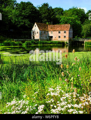 Sturminster Newton Mill, Dorset, UK. 31 août 2019. Moulin médiéval et weir sur la rivière Stour dans la vallée de Blackmore. Banque D'Images