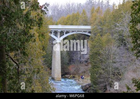 Pont sur la Gorge d'Elora, ON, Canada Banque D'Images