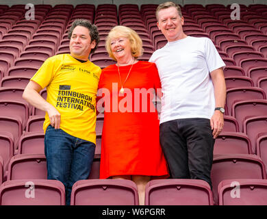 Edimbourg, Ecosse, Royaume Uni, 2 août 2019. Edinburgh Festival Fringe : Photocall avant le Festival International d'Édimbourg Aberdeen Investissements Standard : concert à la Phil, Murrayfield avec le chef d'orchestre Gustavo Dudamel, propriétaire de coeur Football Club, Ann Budge, et Fergus Linehan, directeur d'EIF. Investissements Standard Aberdeen : Événement d'ouverture au stade de Murrayfield LA Phil Banque D'Images