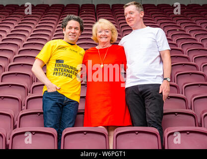 Edimbourg, Ecosse, Royaume Uni, 2 août 2019. Edinburgh Festival Fringe : Photocall avant le Festival International d'Édimbourg Aberdeen Investissements Standard : concert à la Phil, Murrayfield avec le chef d'orchestre Gustavo Dudamel, propriétaire de coeur Football Club, Ann Budge, et Fergus Linehan, directeur d'EIF. Investissements Standard Aberdeen : Événement d'ouverture au stade de Murrayfield LA Phil Banque D'Images