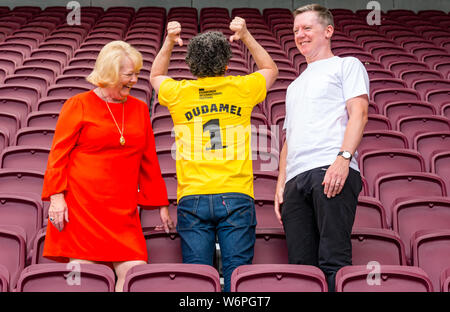 Edimbourg, Ecosse, Royaume Uni, 2 août 2019. Edinburgh Festival Fringe : Photocall avant le Festival International d'Édimbourg Aberdeen Investissements Standard : concert à la Phil, Murrayfield avec le chef d'orchestre Gustavo Dudamel, propriétaire de coeur Football Club, Ann Budge, et Fergus Linehan, directeur d'EIF. Investissements Standard Aberdeen : Événement d'ouverture au stade de Murrayfield LA Phil Banque D'Images