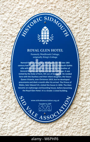 Blue plaque sur le Royal Glen hotel à Sidmouth, Devon. UK. Le duc de Kent, père de la reine Victoria, est mort en 1819 à Woolbrook Cottage, aujourd'hui le Royal Glen hotel. (110) Banque D'Images