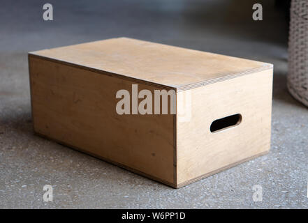 Boîtes d'Apple sont des caisses en bois avec des trous à chaque extrémité sert principalement à la production de films. Banque D'Images