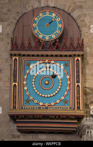 Exeters horloge astronomique qui date de 1484, avec une plus petite minute composez ajouté en 1760. Intérieur de la cathédrale d'Exeter. Exeter, Royaume-Uni. (110) Banque D'Images
