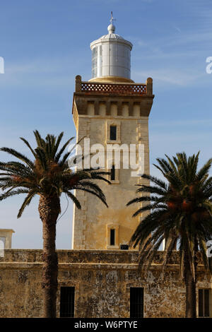 Le Cap Spartel est un promontoire au Maroc à environ 1 000 pieds au-dessus du niveau de la mer à l'entrée du détroit de Gibraltar, à 12 km à l'ouest de Tanger. Banque D'Images
