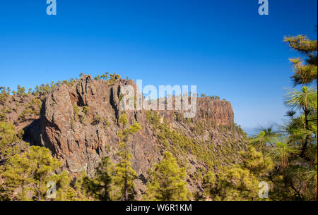 Gran Canaria, Juillet, vue vers l'abrupte falaise Morro Guanil, ciel bleu Banque D'Images