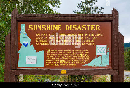 Catastrophe Minière de soleil 1972 Monument aux Morts situé entre Kellogg et Wallace, Idaho, signe de l'information Banque D'Images