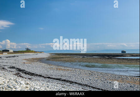 L'envergure de la baie à Aberthaw plage sur la côte du Glamorgan South Wales Banque D'Images