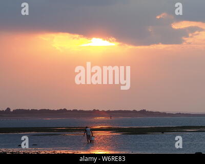 Sheerness, Kent, UK. 2 Août, 2019. Météo France : le coucher du soleil ce soir à Sheerness, Kent. Credit : James Bell/Alamy Live News Banque D'Images