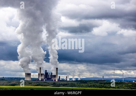 RWE Power Weisweiler centrale au lignite près de Eschweiler, à l'Inden mine de lignite à ciel ouvert, grande centrale électrique au lignite de avec 4 unités et t Banque D'Images