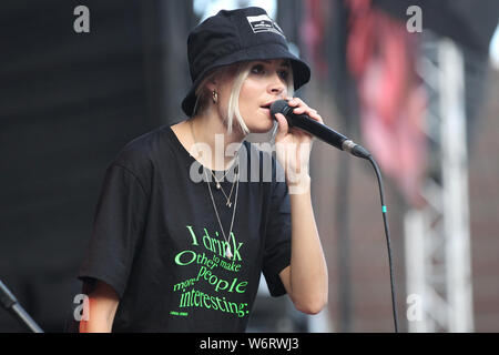 DARLINGTON, en Angleterre, 2 août Nina Nesbitt en prestation au Darlington Arena, Darlington, Durham County le vendredi 2 août 2019. (Crédit : Mark Fletcher | MI News) Banque D'Images