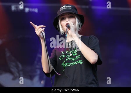 DARLINGTON, en Angleterre, 2 août Nina Nesbitt en prestation au Darlington Arena, Darlington, Durham County le vendredi 2 août 2019. (Crédit : Mark Fletcher | MI News) Banque D'Images