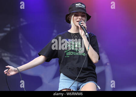 DARLINGTON, en Angleterre, 2 août Nina Nesbitt en prestation au Darlington Arena, Darlington, Durham County le vendredi 2 août 2019. (Crédit : Mark Fletcher | MI News) Banque D'Images