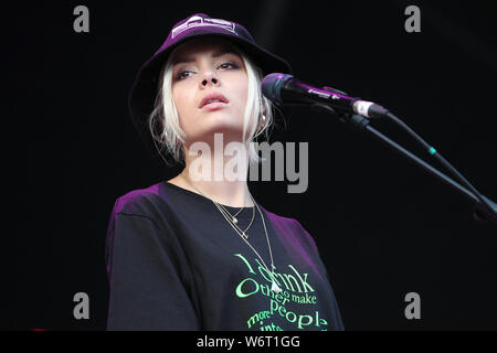 DARLINGTON, en Angleterre, 2 août Nina Nesbitt en prestation au Darlington Arena, Darlington, Durham County le vendredi 2 août 2019. (Crédit : Mark Fletcher | MI News) Banque D'Images