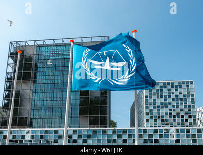 La Cour Pénale Internationale de La Haye dans les bâtiments La Haye Pays-Bas - ICC Den Haag Nederland. ​La Cour Pénale Internationale CPI avec drapeau. Banque D'Images