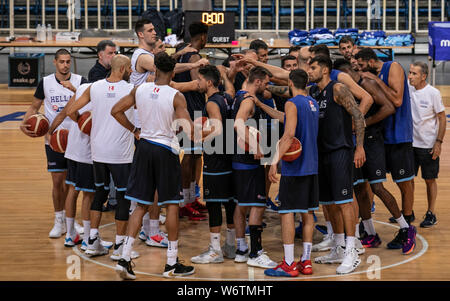 Athènes. 2 Août, 2019. Les joueurs de l'équipe nationale de basket-ball grec assister à une session de formation pour la prochaine Coupe du Monde FIBA 2019 en Chine lors des Jeux Olympiques d'Athletic Centre d'Athènes (O.A.C.A.) en Grèce le 2 août 2019. Le Lefteris Crédit : Partsalis /Xinhua Banque D'Images