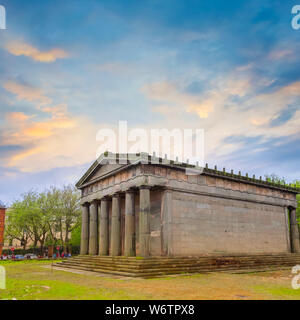 Liverpool, Royaume-Uni - 16 mai 2018 : Ancien Chaple de Saint Jame's Cemetery par John Foster de la cathédrale de Liverpool, l'Oratoire mémorial du 19e siècle maisons sculptu Banque D'Images