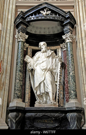 Statue de St Simon dans la Basilique di San Giovanni in St Jean de Latran (Latéro) à Rome Banque D'Images